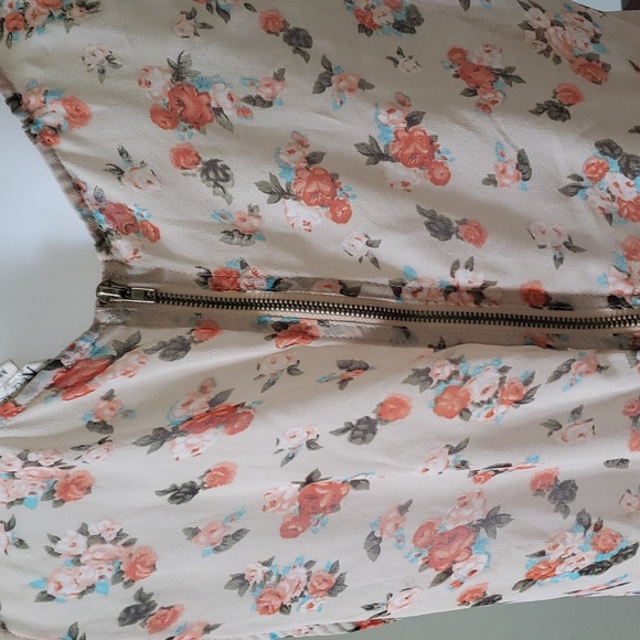 Sheer Floral Top - Picture 6 of 8